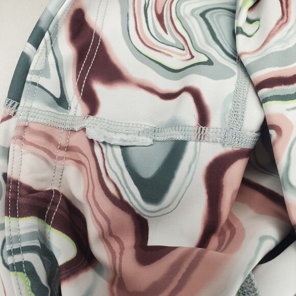 Athleta Ultimate Stash Pocket Printed 7" Short Size M - Picture 9 of 9